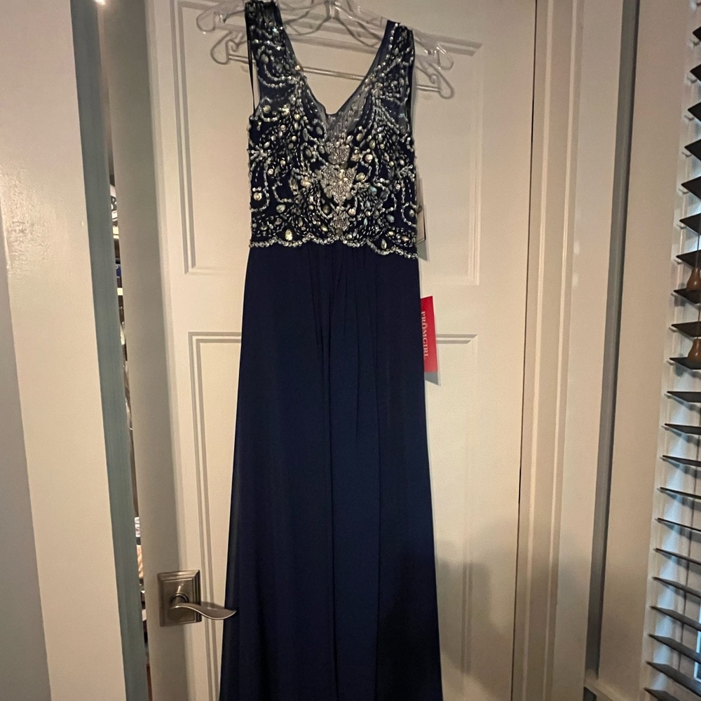 Elegant Navy Blue Gown with Beaded Bodice Prom Girl XS